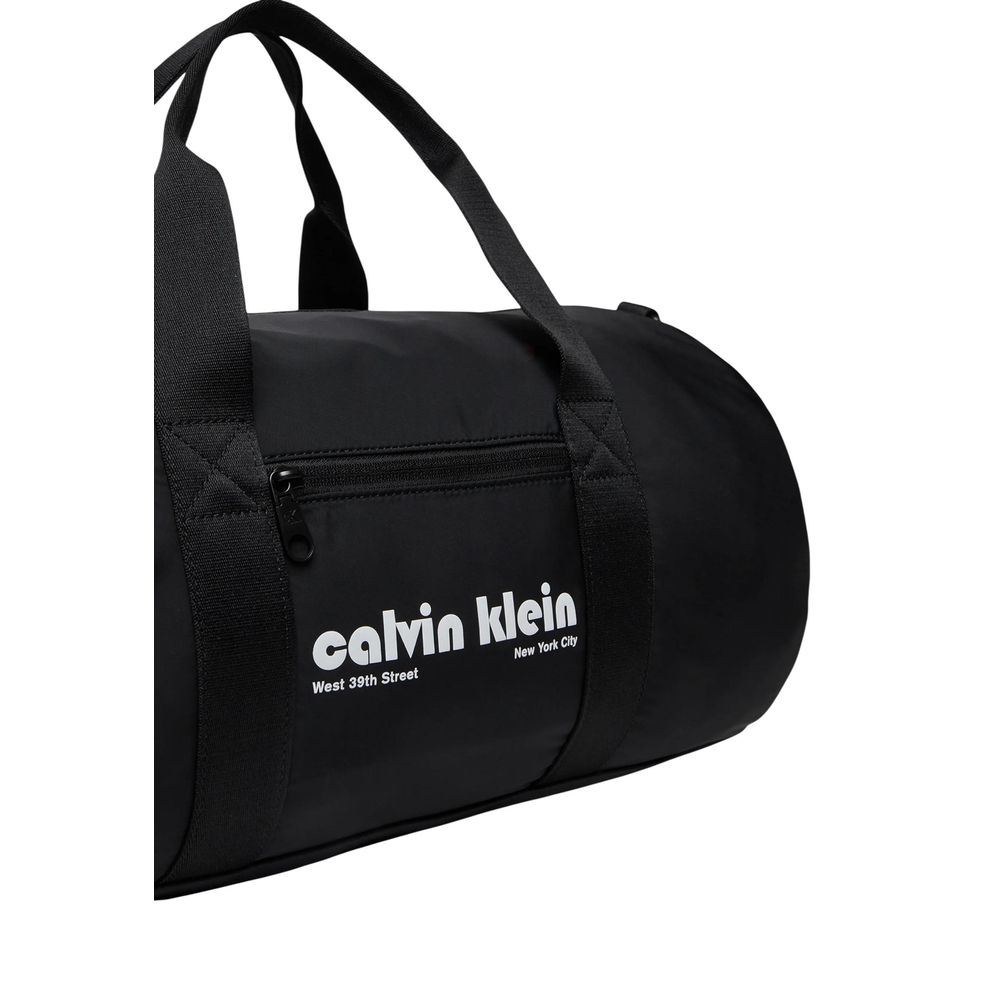 Calvin Klein CKJ Graphic CK Crossbody Duffle LV04G3163G – Elegante Reisetasche aus recyceltem Polyester