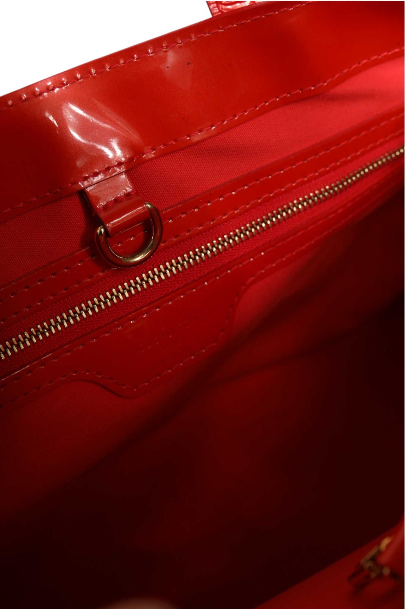 Rote Monogram Vernis Wilshire PM Tasche