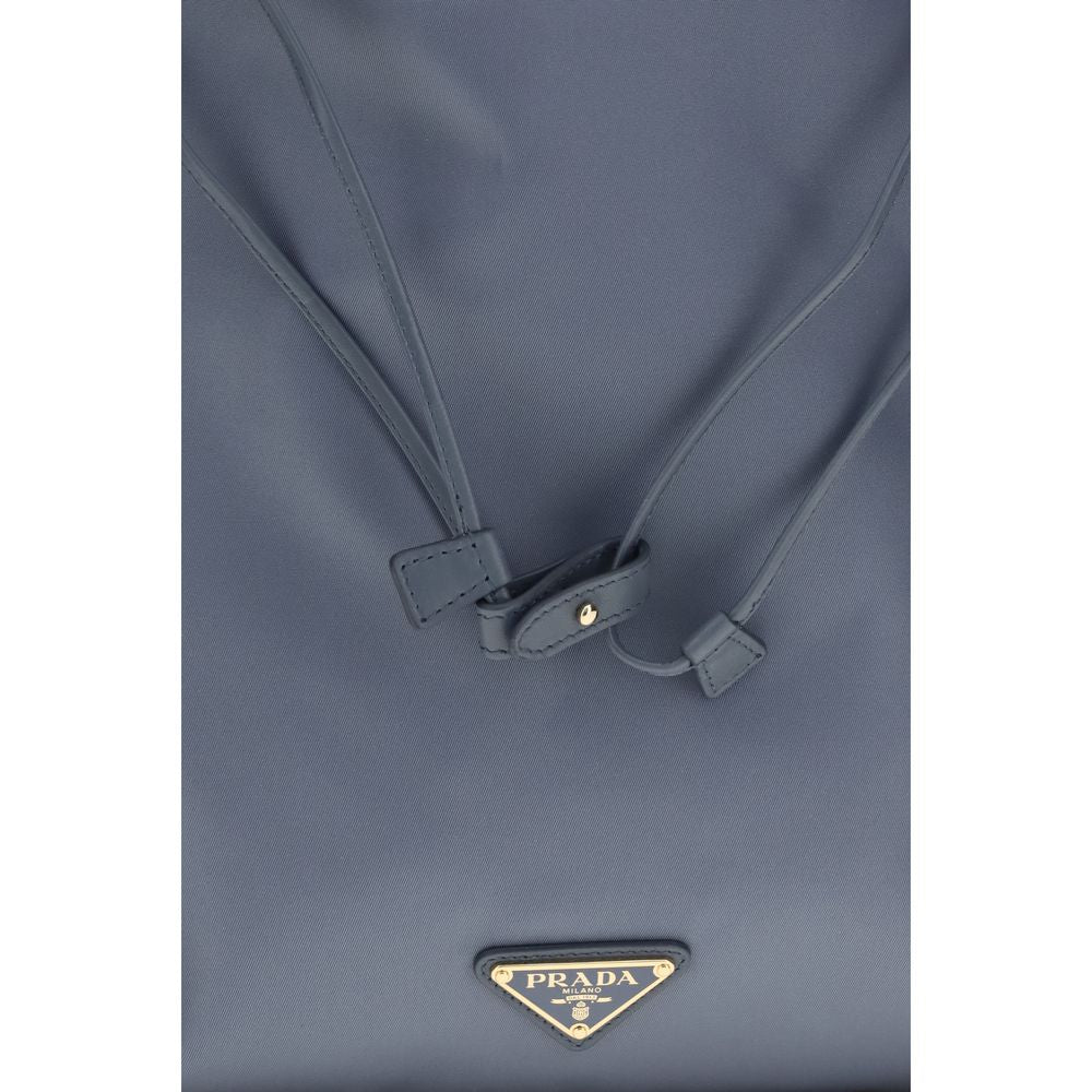 Blaue Clutch aus recyceltem Polyamid