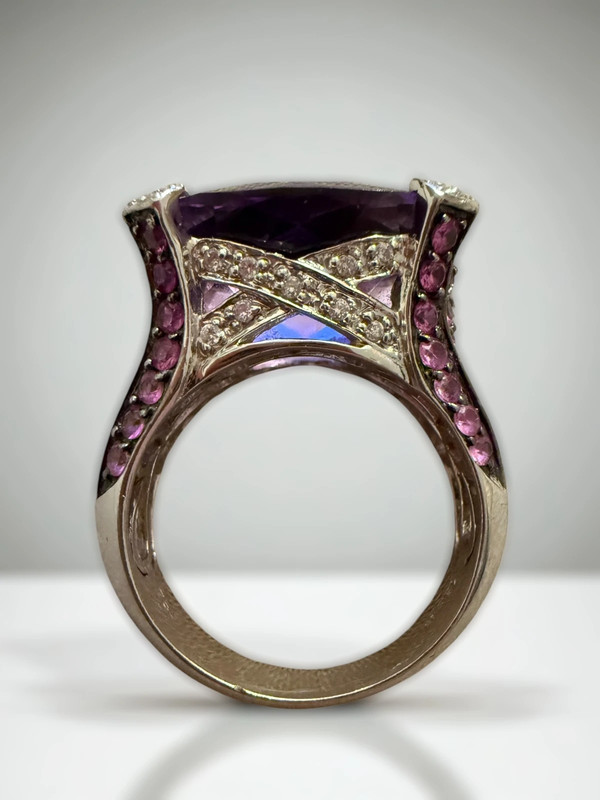 Exklusiver 18 Karat Weißgold-Ring mit Amethysten, Rubinen & Diamanten