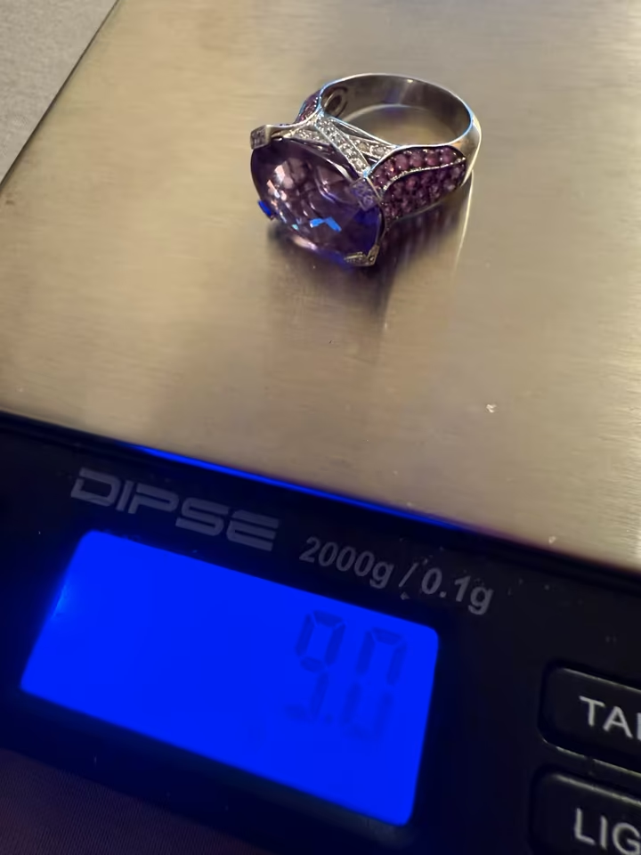 Exklusiver 18 Karat Weißgold-Ring Amethysten, Rubinen Diamanten
