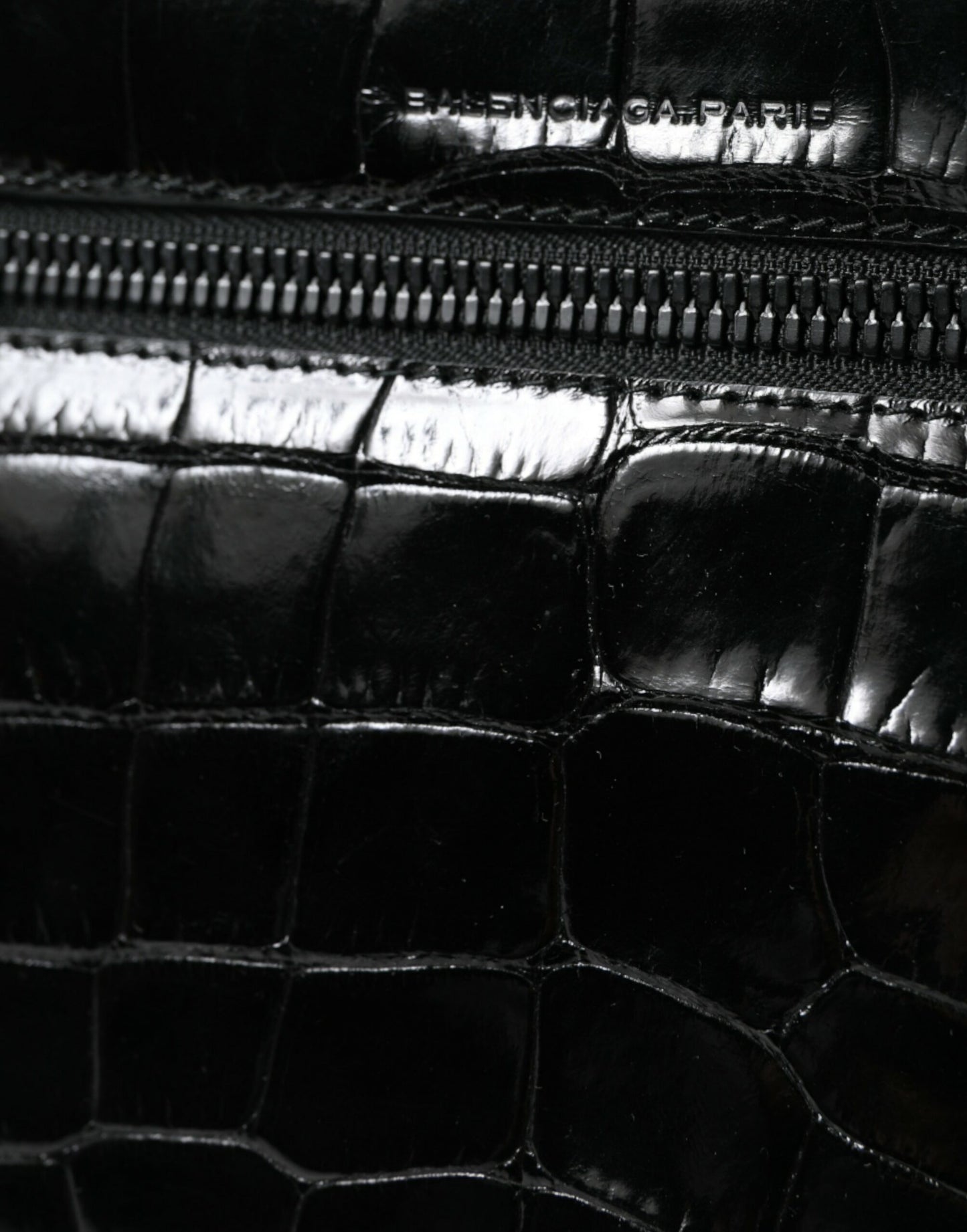 Balenciaga Schwarze Exotenleder Schulter Crossbody Kameratasche – Luxus für Damen