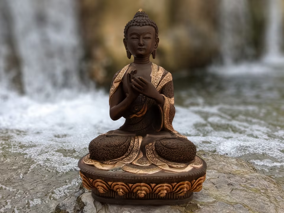Seltene Buddha-Statue aus Nepal mit Dharmachakra-Mudra