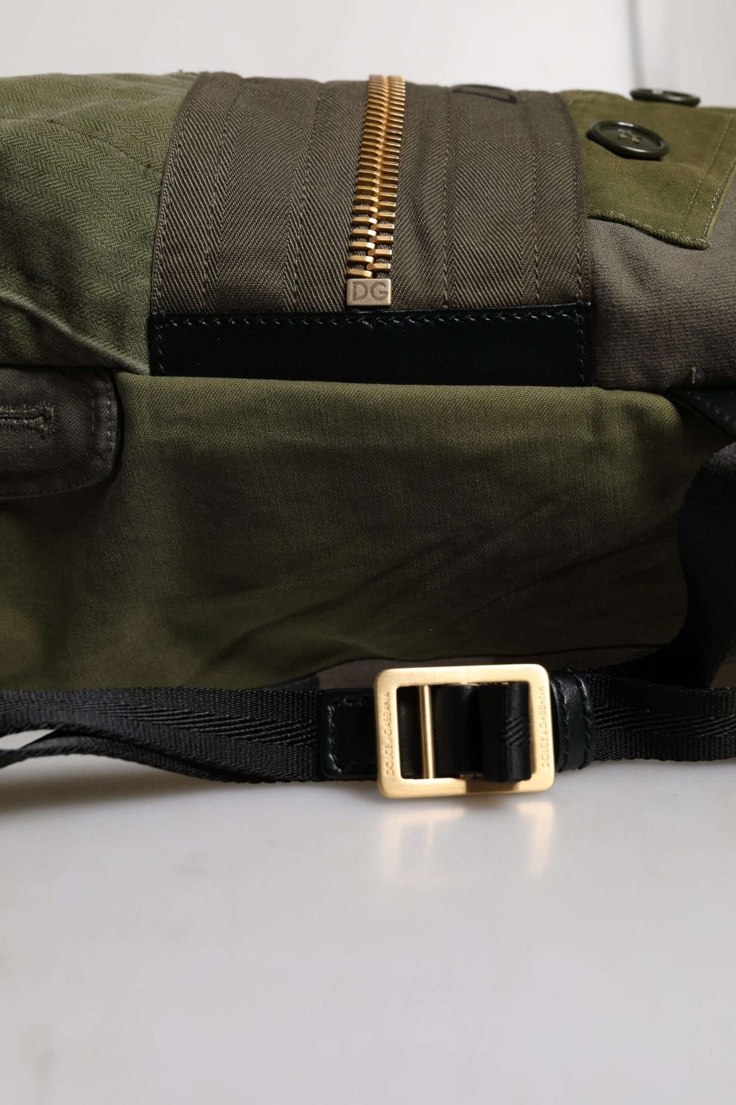 Dolce & Gabbana Militärgrün Patchwork Rucksack – Exklusive Designer Tasche