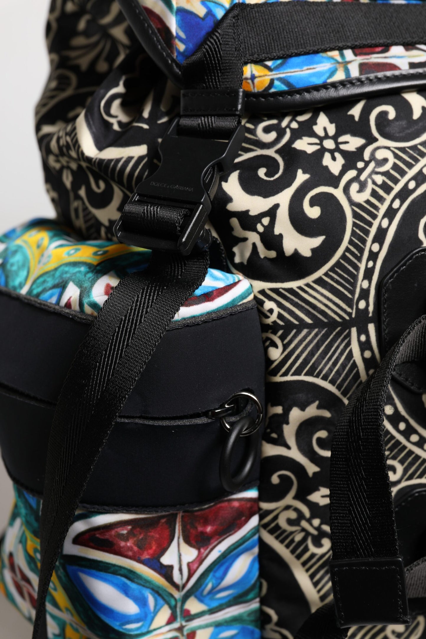 Dolce & Gabbana Multicolor Maiolica Druck Nylon Rucksack Tasche – Exquisite Eleganz