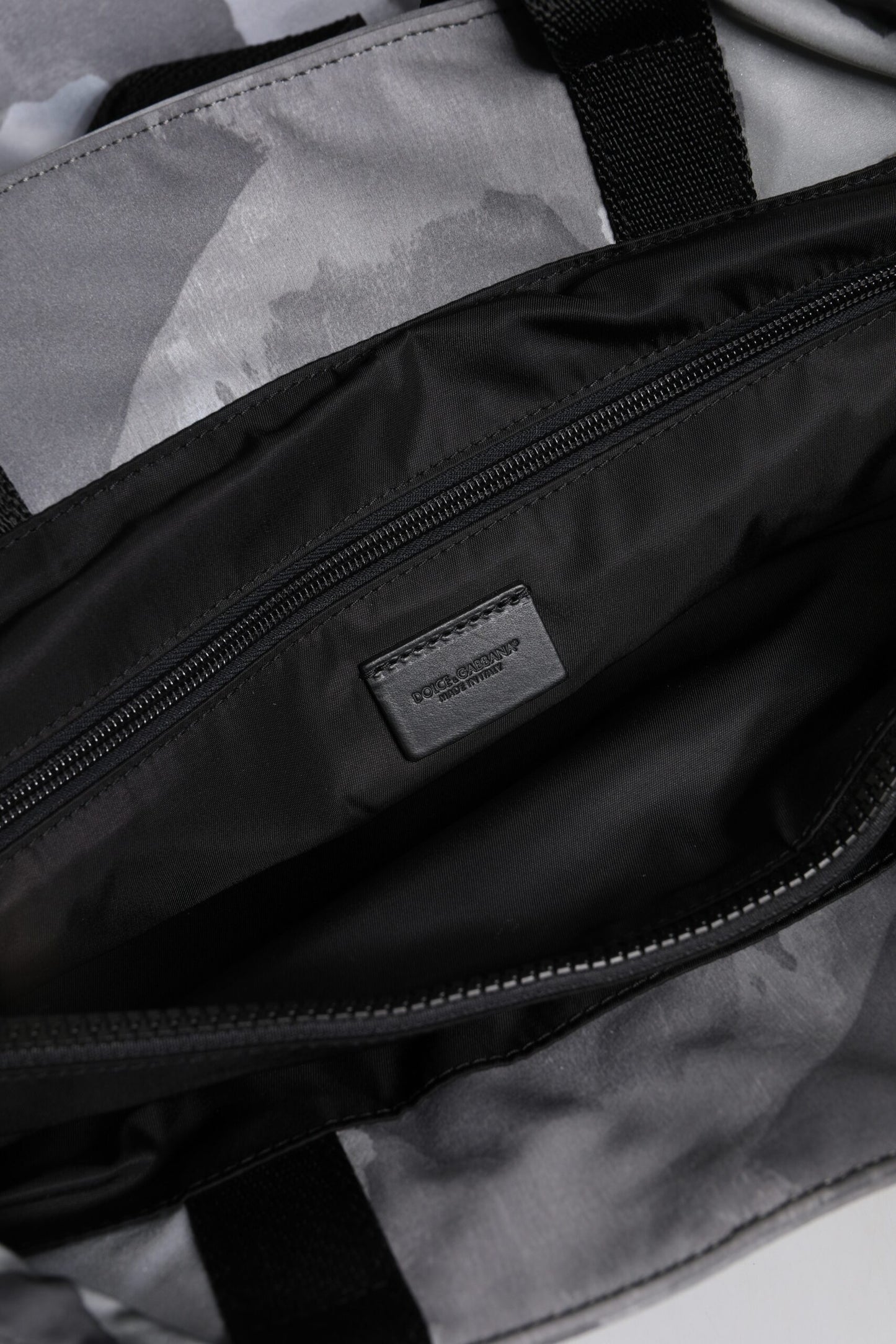 Dolce & Gabbana Schwarzer Camouflage-Schulterriemen Logo-Plakette Tasche - Exklusivität trifft Luxus