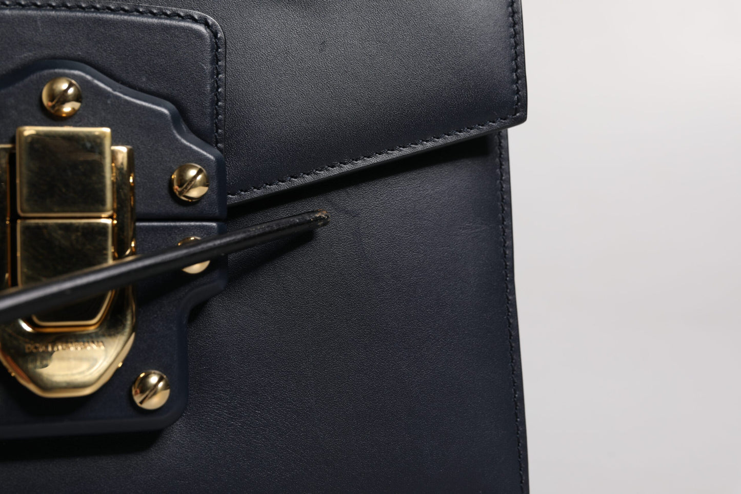 Dolce & Gabbana Schwarze Schulterriemen-Tasche aus Kalbsleder – Luxuriöse Damenhandtasche