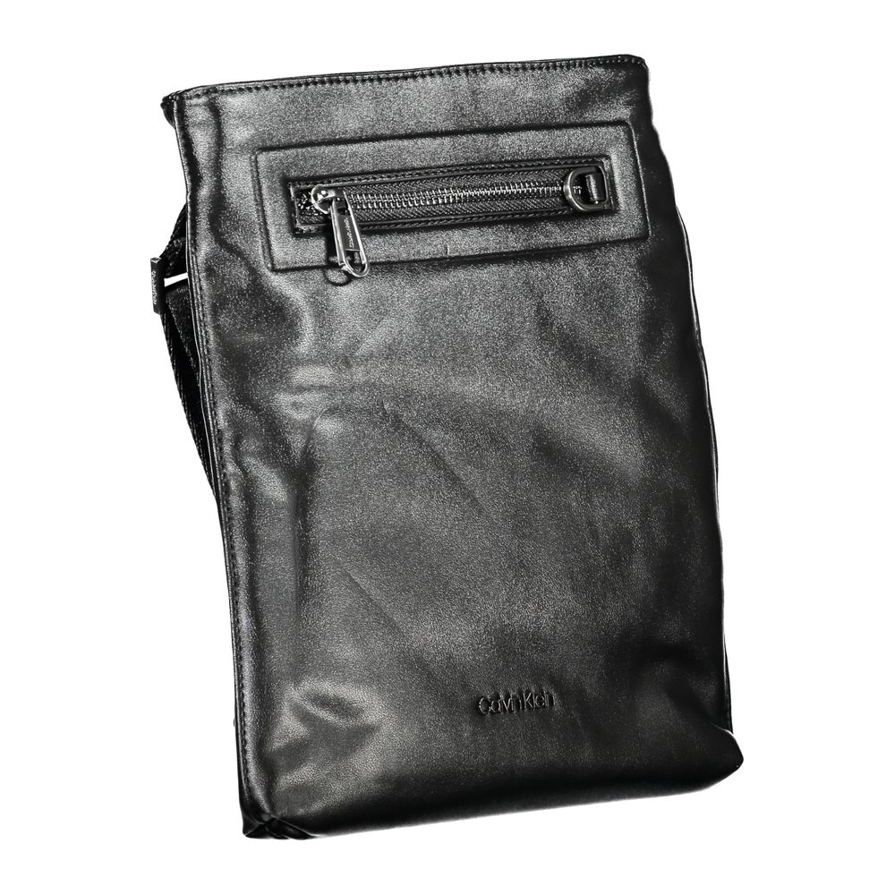 Calvin Klein Schlichte schwarze Umhängetasche mit Kontrastdetails für den modernen Mann