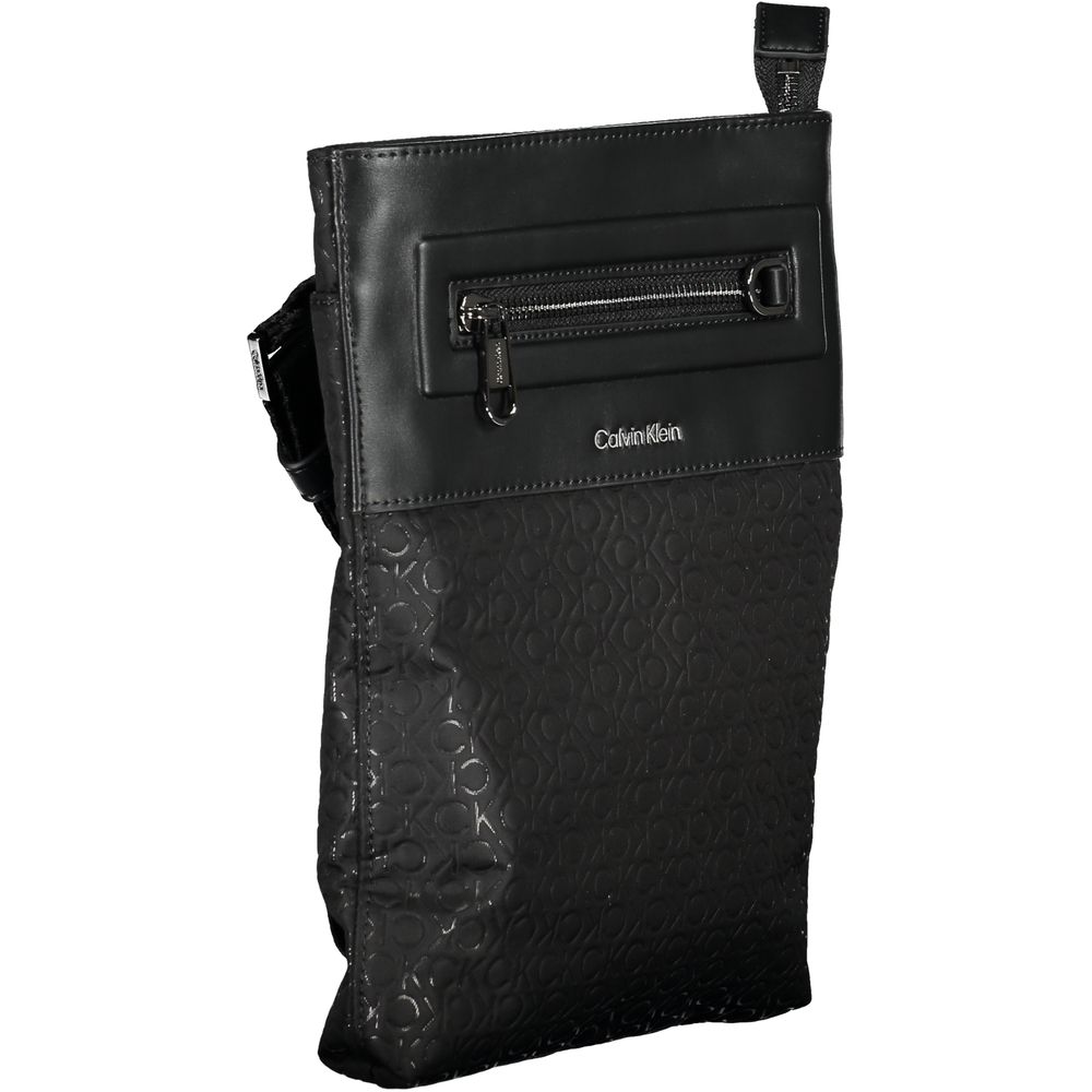 Elegante schwarze Umhängetasche von Calvin Klein – Stil trifft Nachhaltigkeit