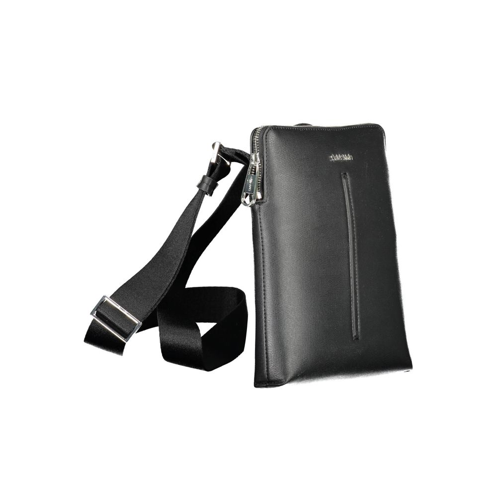 Calvin Klein Schwarze Umhängetasche aus 100% recycled Polyester mit Logo und verstellbarem Schulterriemen
