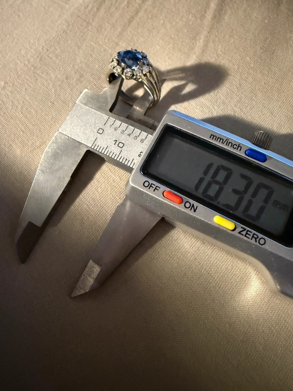 18 Karat Weißgold-Ring mit Saphir & Diamanten