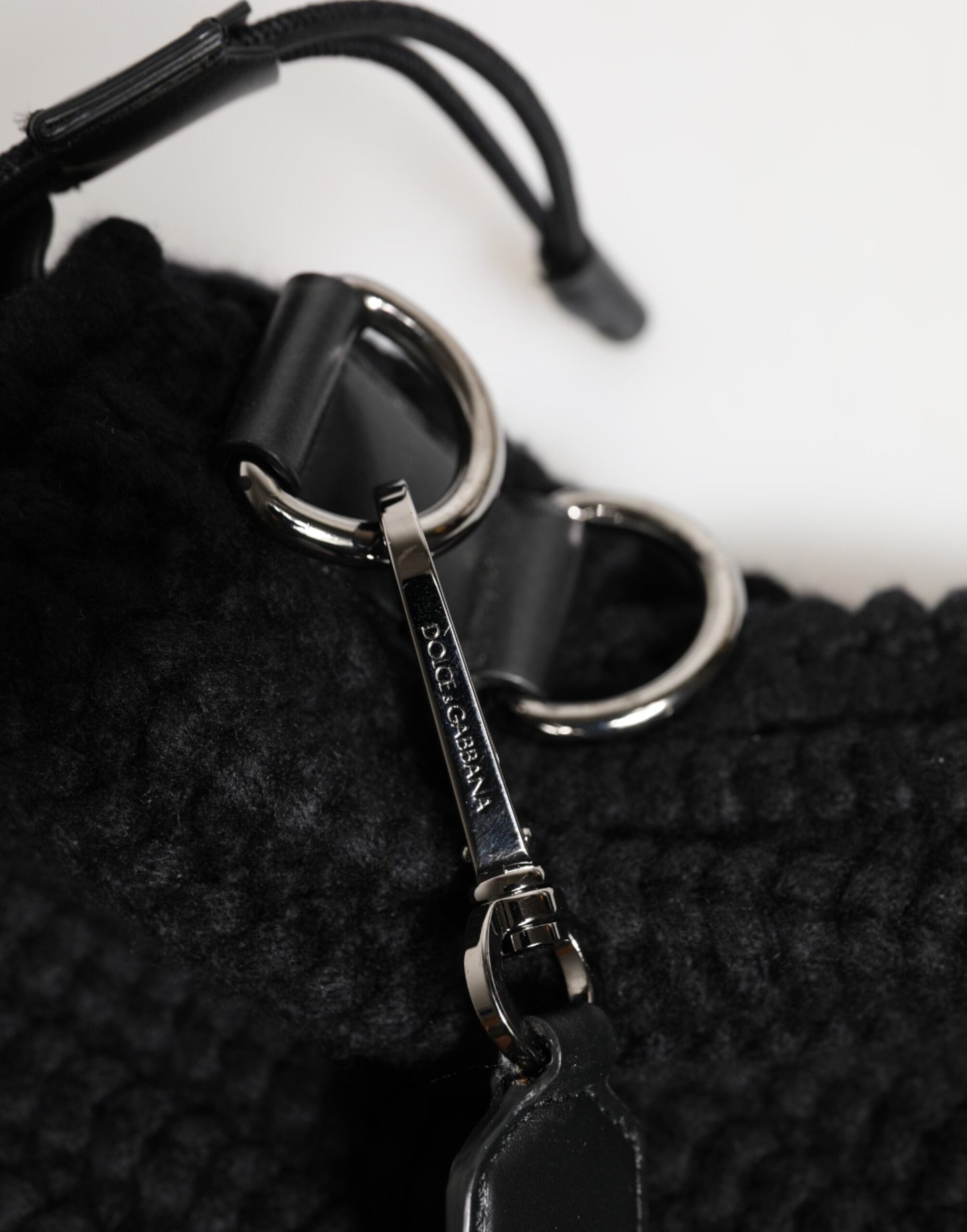 Dolce & Gabbana Schwarz Kaschmir Schultertasche für Damen – Eleganz und Stil