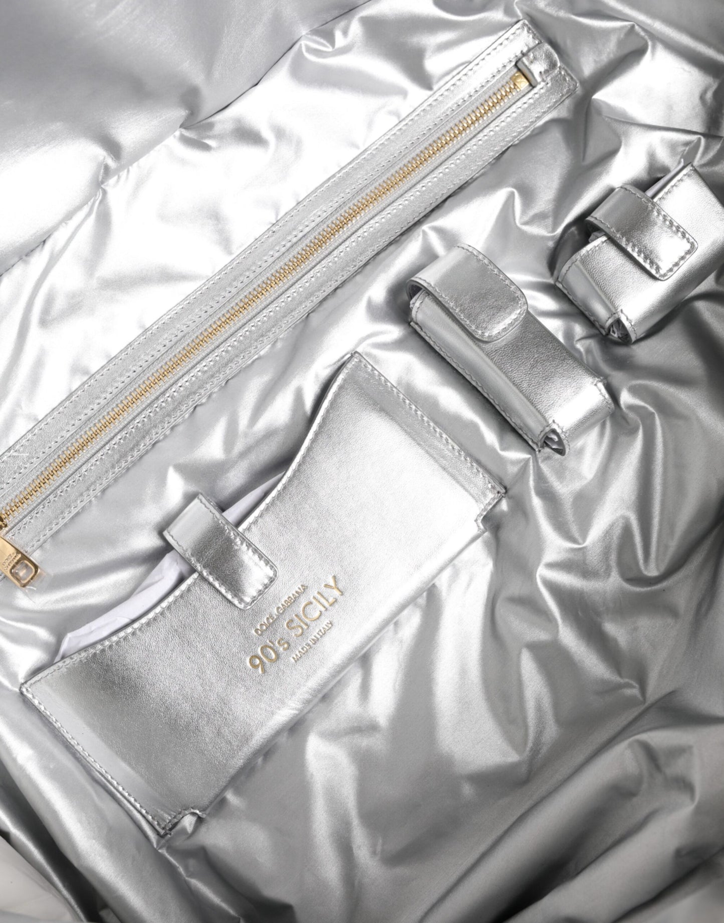 Dolce & Gabbana Silberne gesteppte Crossbody-Umhängetasche SICILY Bag – Eleganz für anspruchsvolle Damen