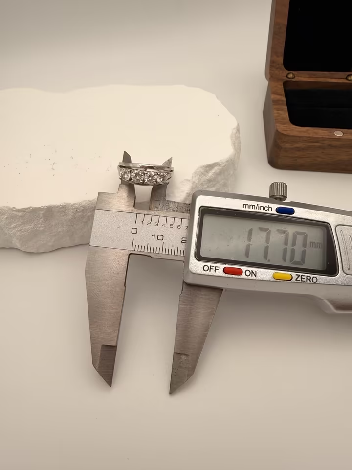 750er Weißgoldring mit Brillanten