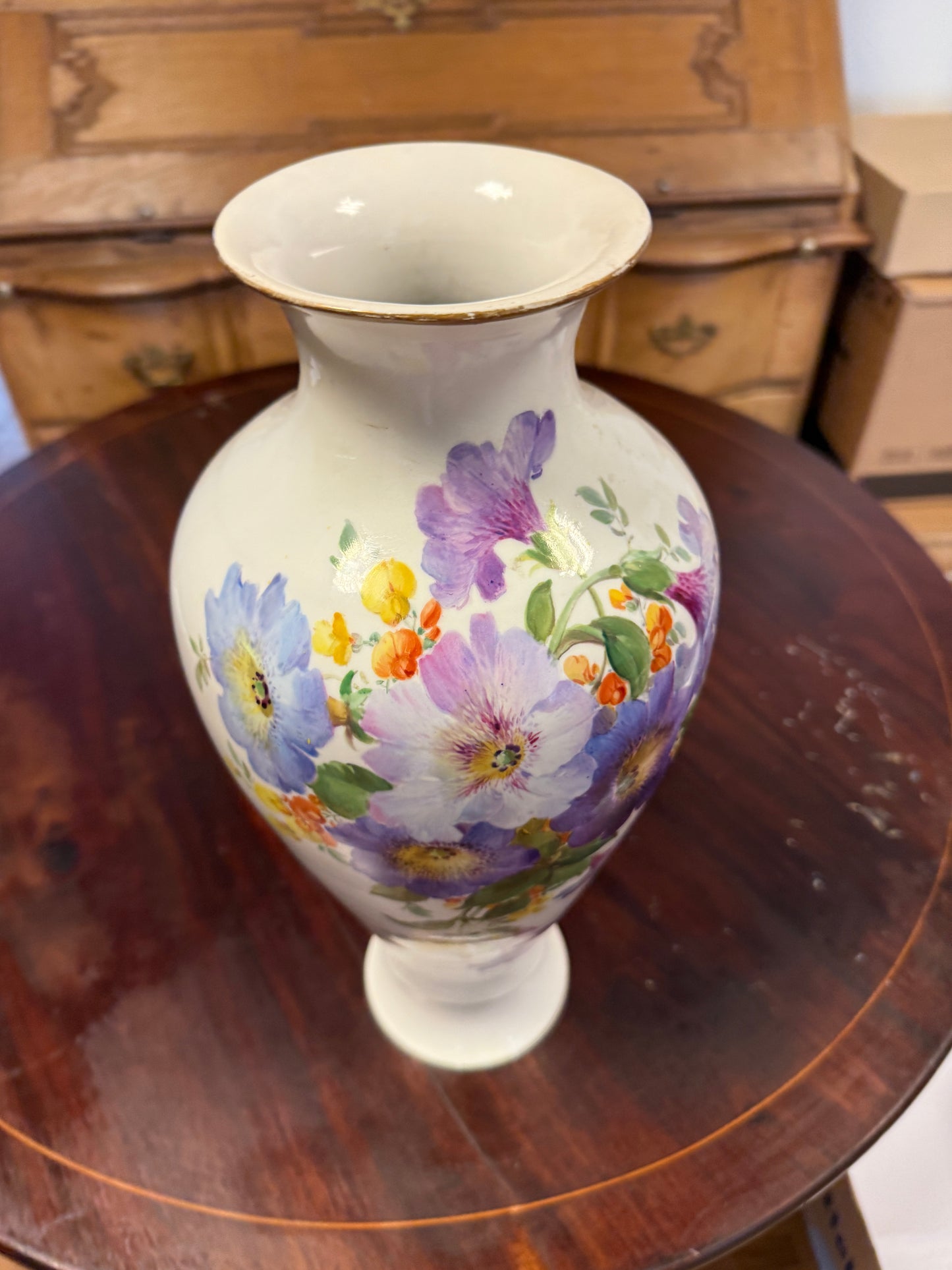 Duży wazon porcelanowy z Miśni z malowidłem kwiatowym