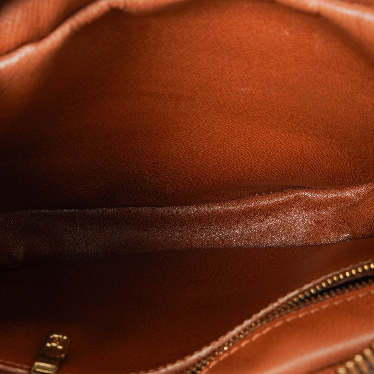 Louis Vuitton Jeune Fille MM Crossbody Bag aus Monogram Canvas