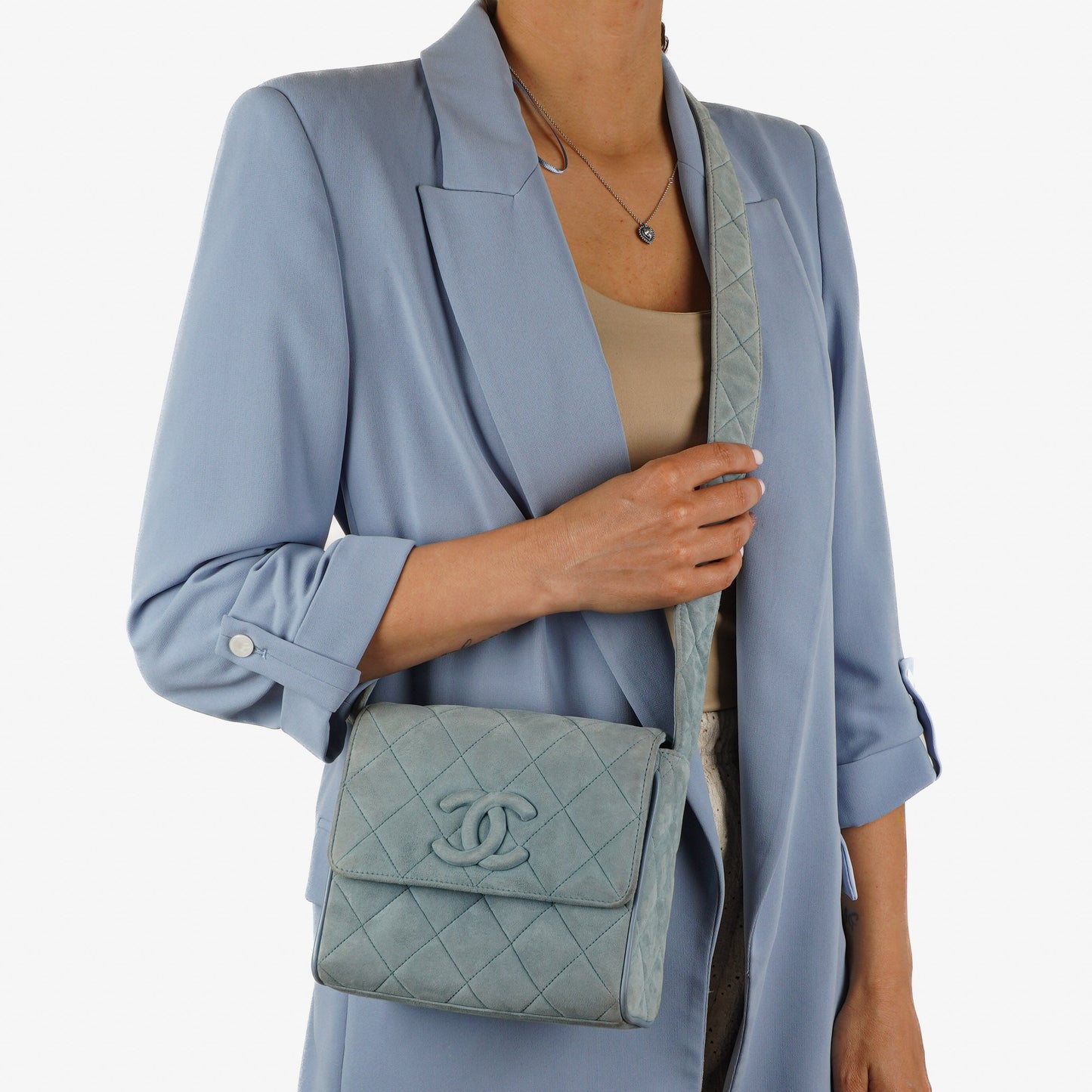 Chanel Small CC Flap Crossbody Tasche aus hellblauem gestepptem Wildleder