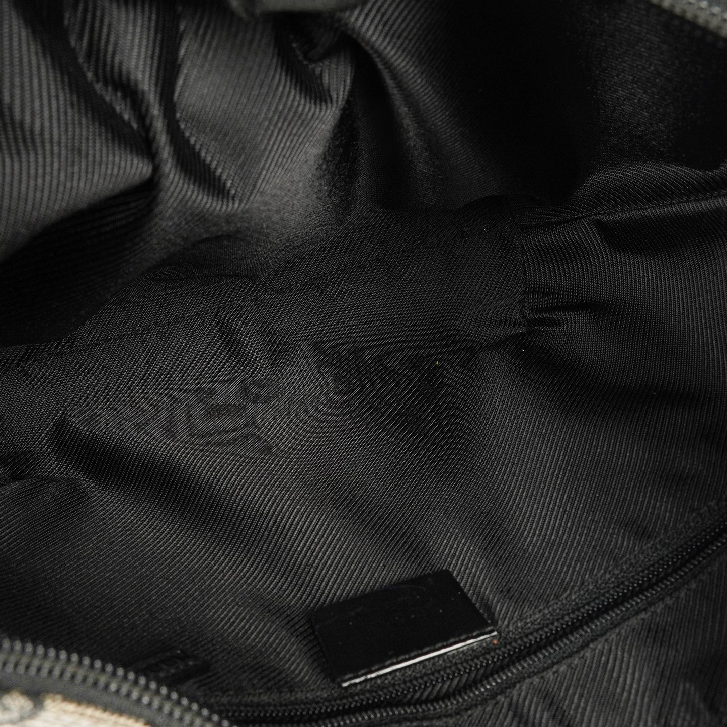Gucci Hobo Bag aus schwarzem Lackleder mit geflochtenem Henkel und Ring