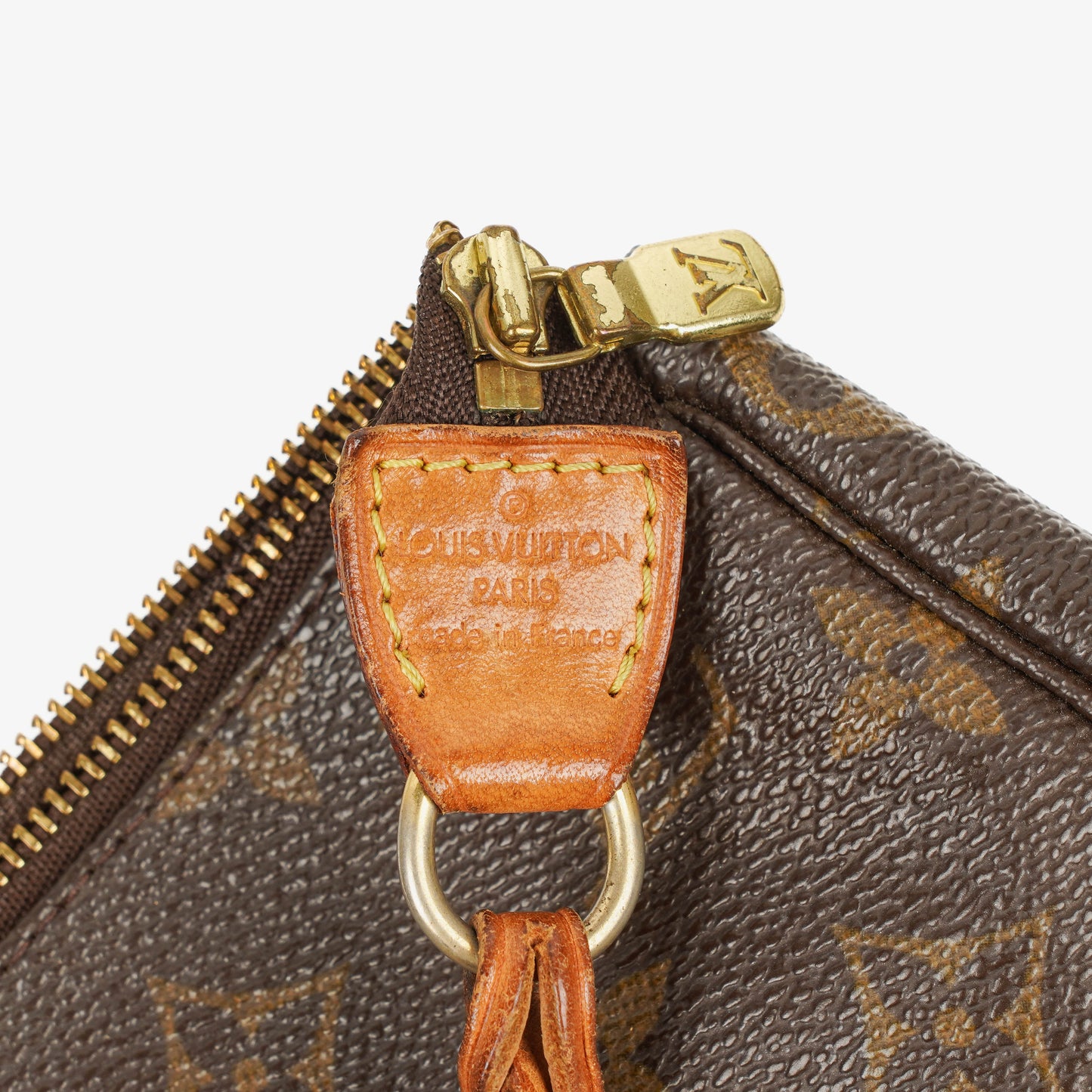 Louis Vuitton Pochette Accessoires Clutch aus Monogram Canvas