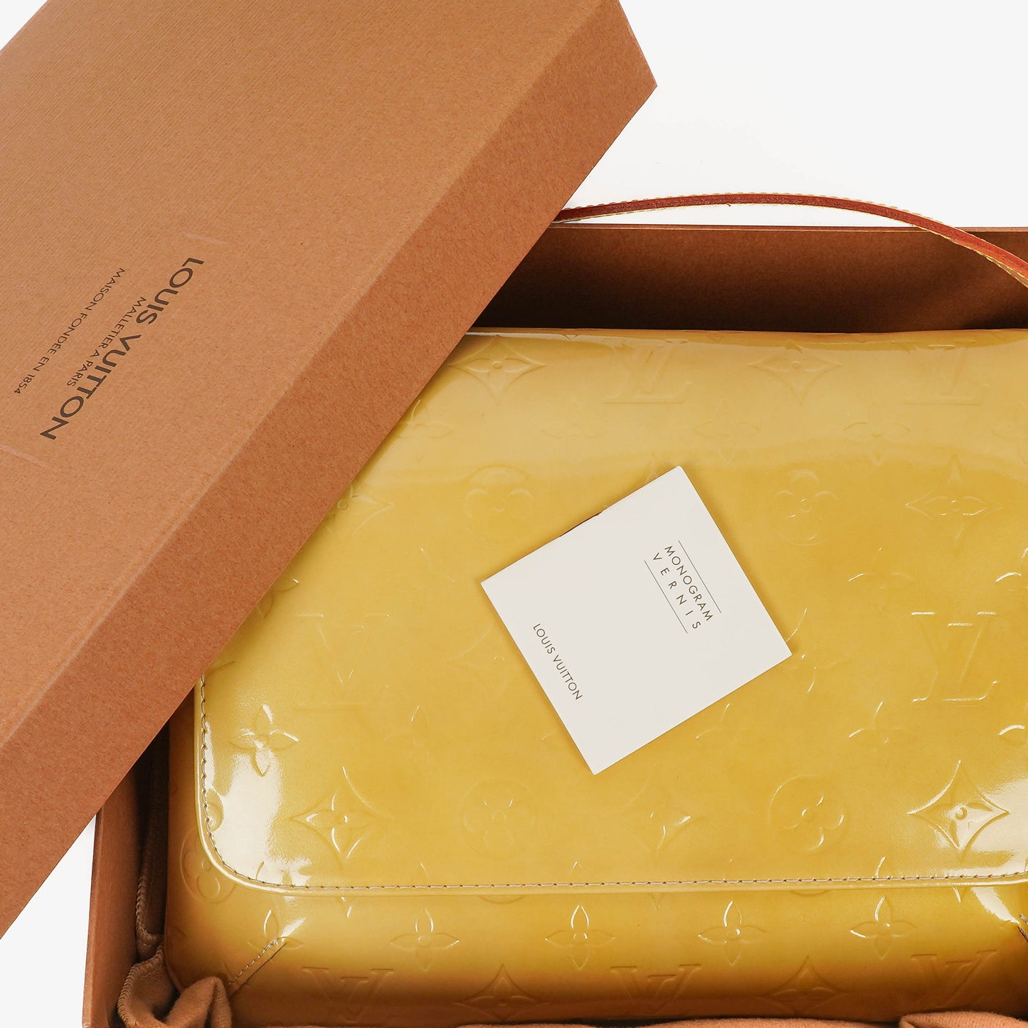 Louis Vuitton Thompson Street Schultertasche aus gelbem Monogram Vernis Leder