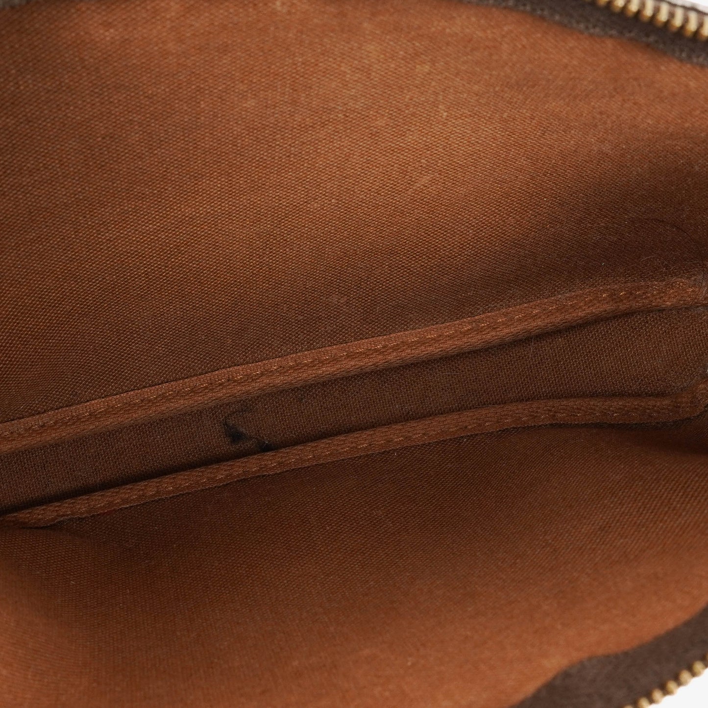 Louis Vuitton Pochette Accessoires Clutch aus Monogram Canvas