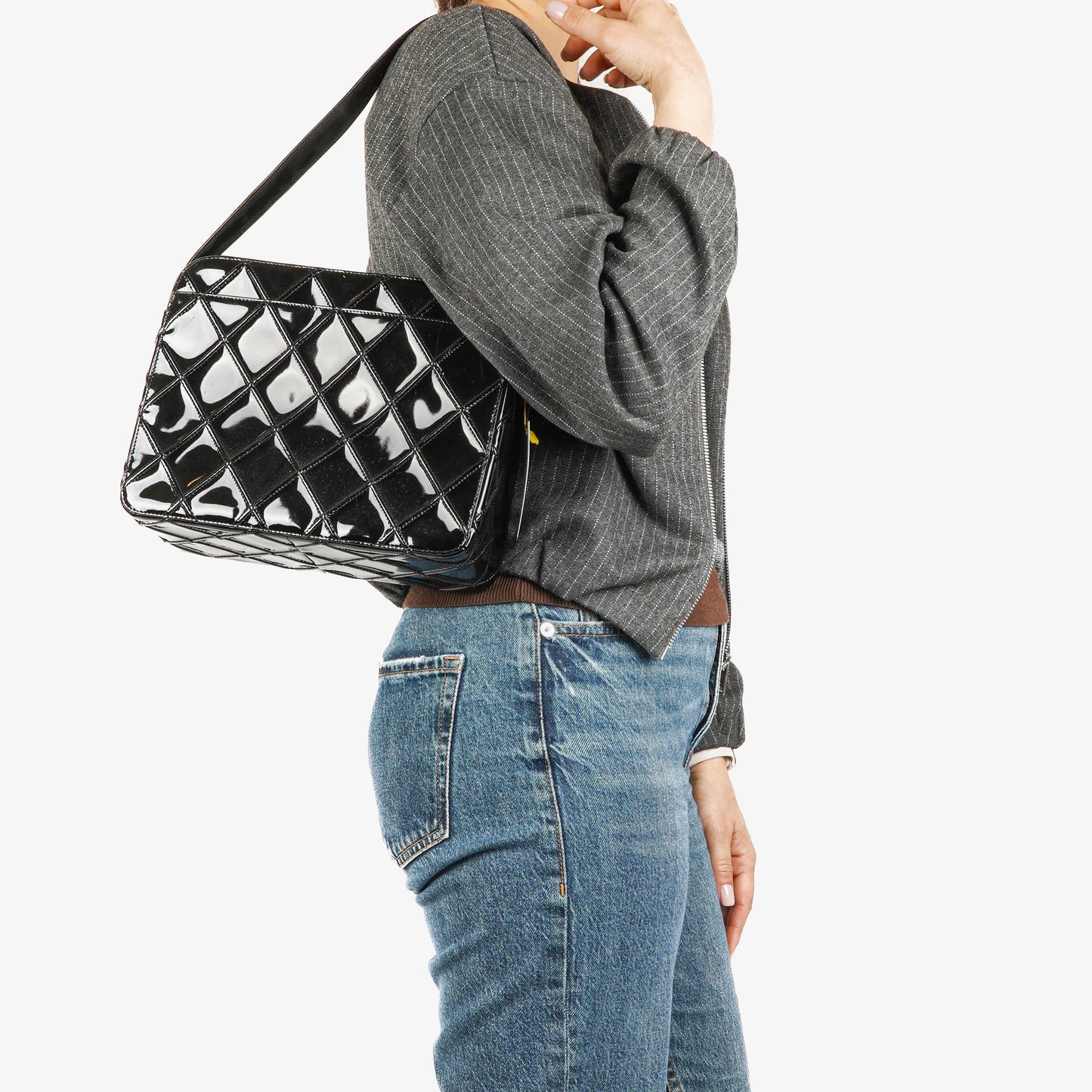 Chanel Diamond Stitch Schultertasche aus schwarzem gestepptem Lackleder