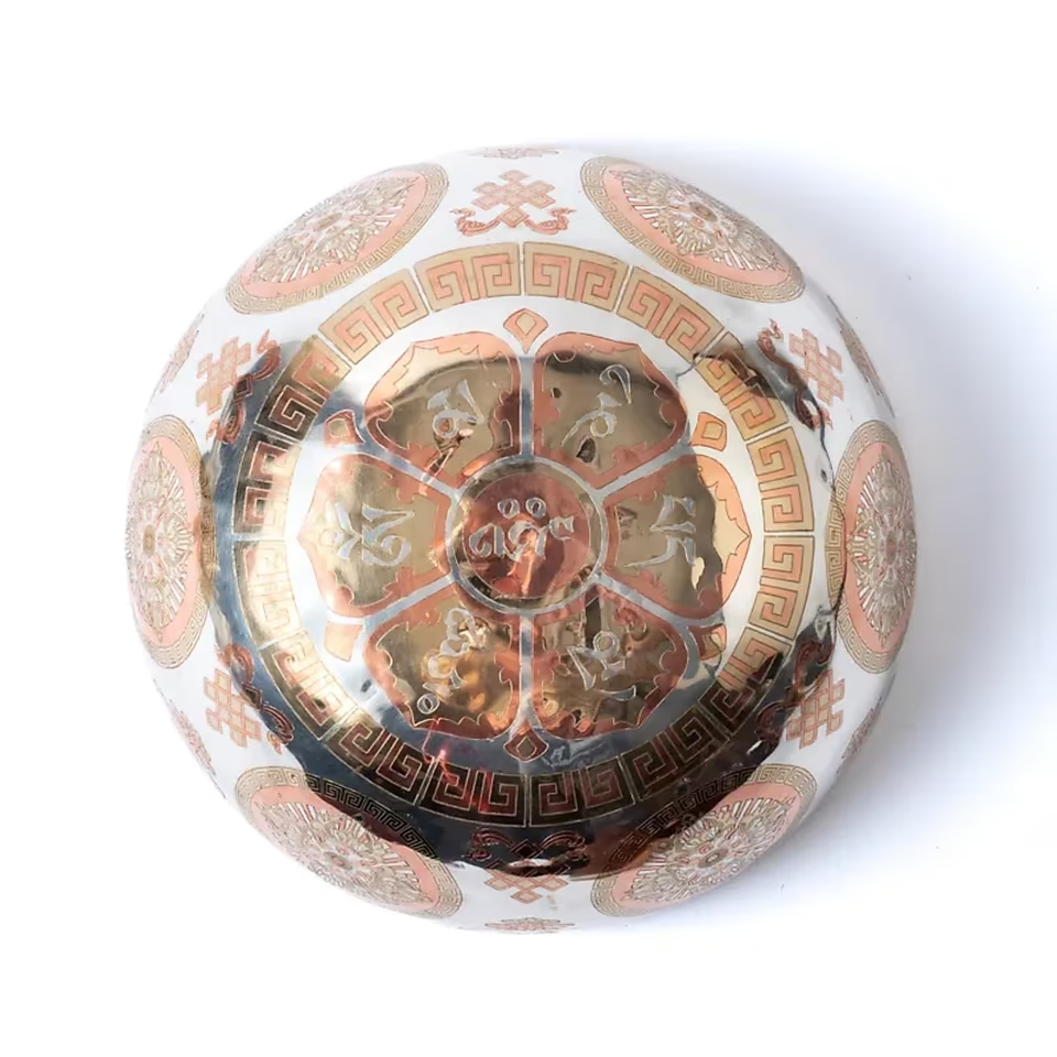 Heilige Schwingung trifft edles Design – Versilberte Klangschale