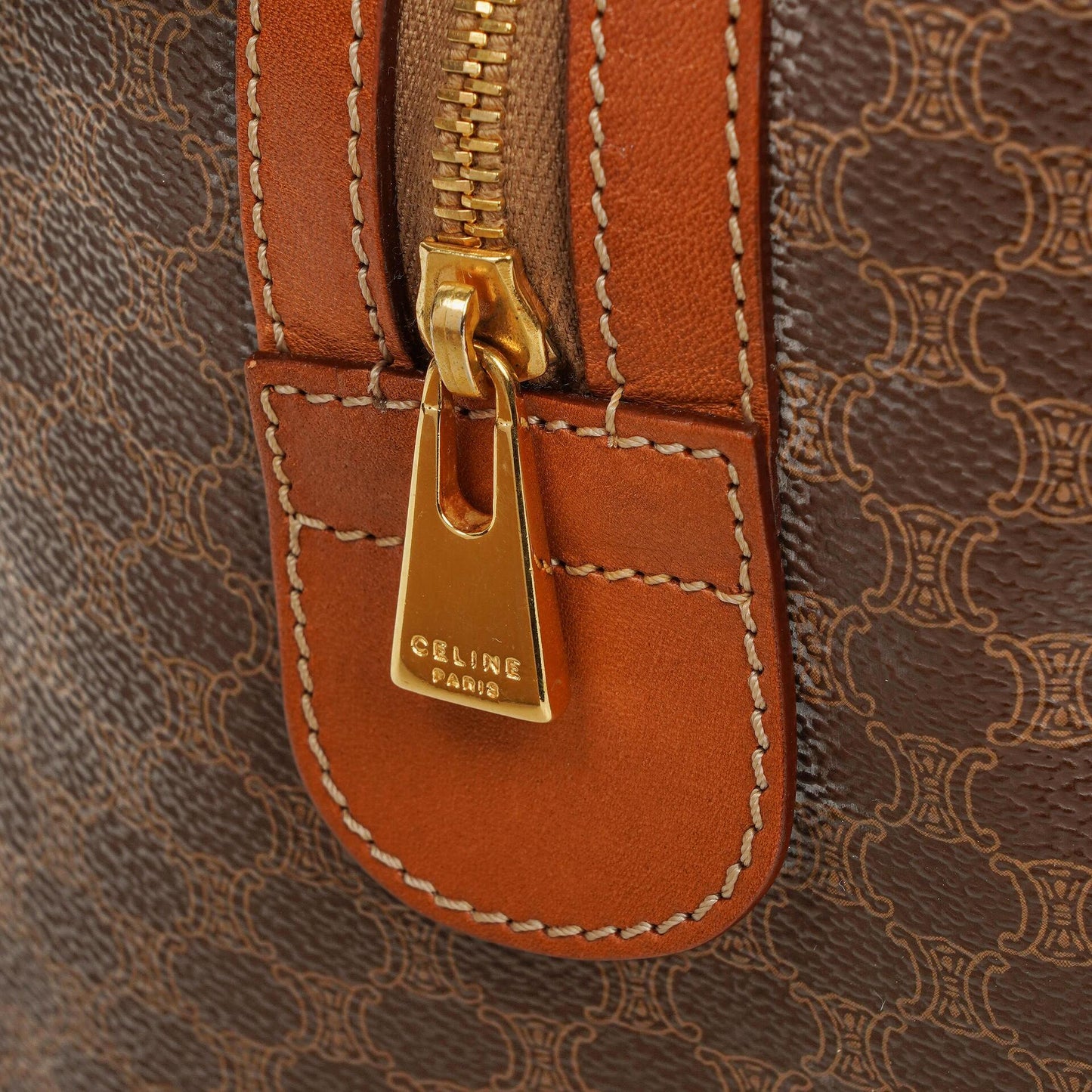 Celine Vintage Macadam Triomphe Reisetasche in Braun
