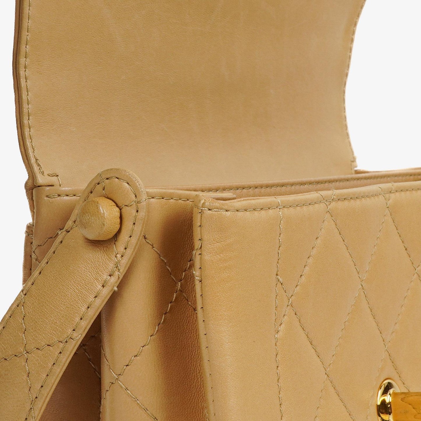 Chanel Beige Gesteppt Lammleder Diana Schultertasche mit 24K Vergoldeter Hardware