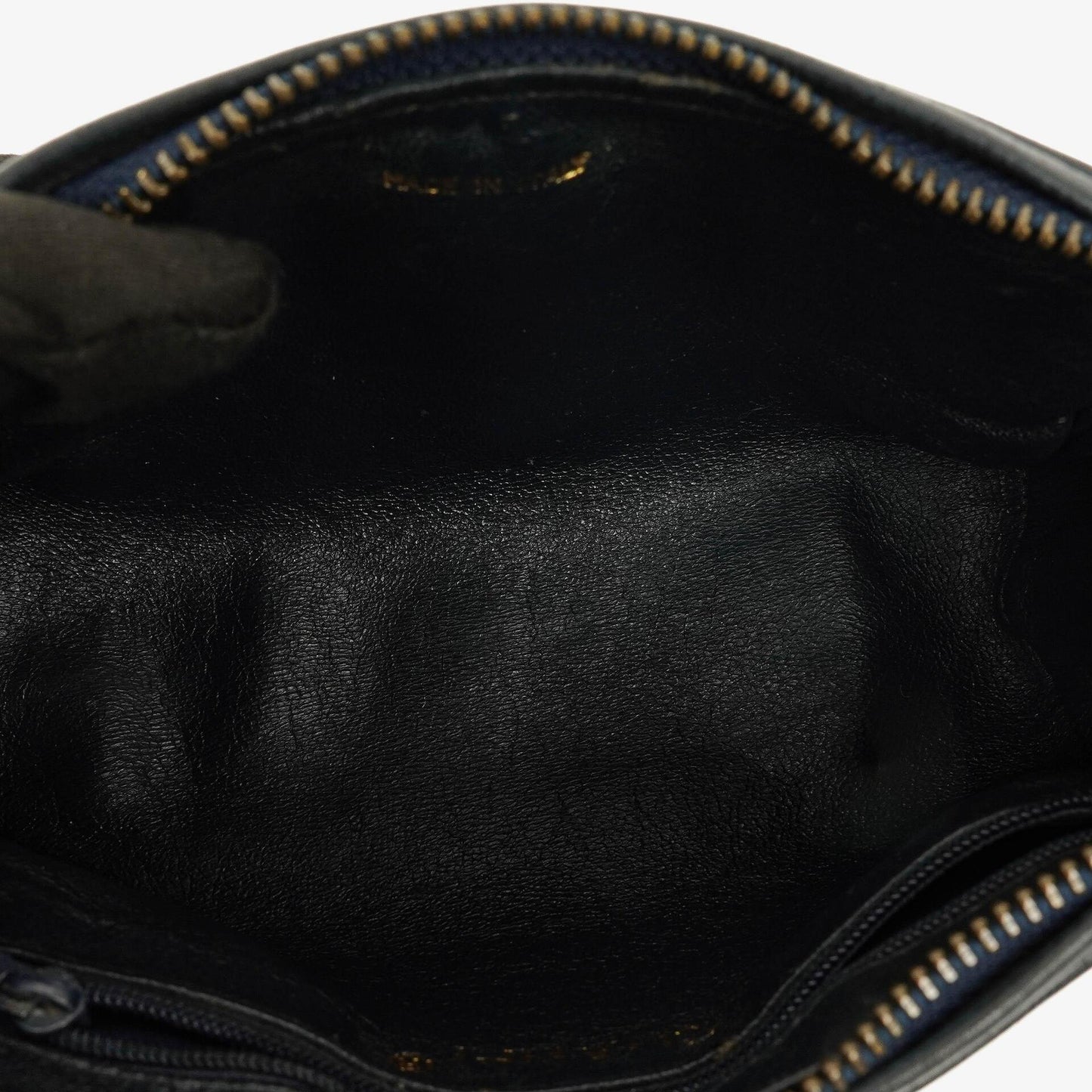 CHANEL Mini Barrel Quasten-Tasche aus schwarzem gestepptem Lammleder