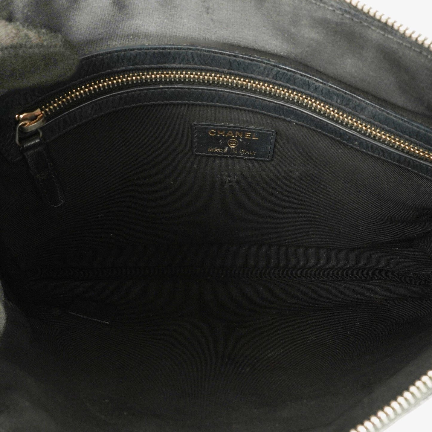 Chanel Boy Medium Clutch aus schwarzem gestepptem Caviar Leder