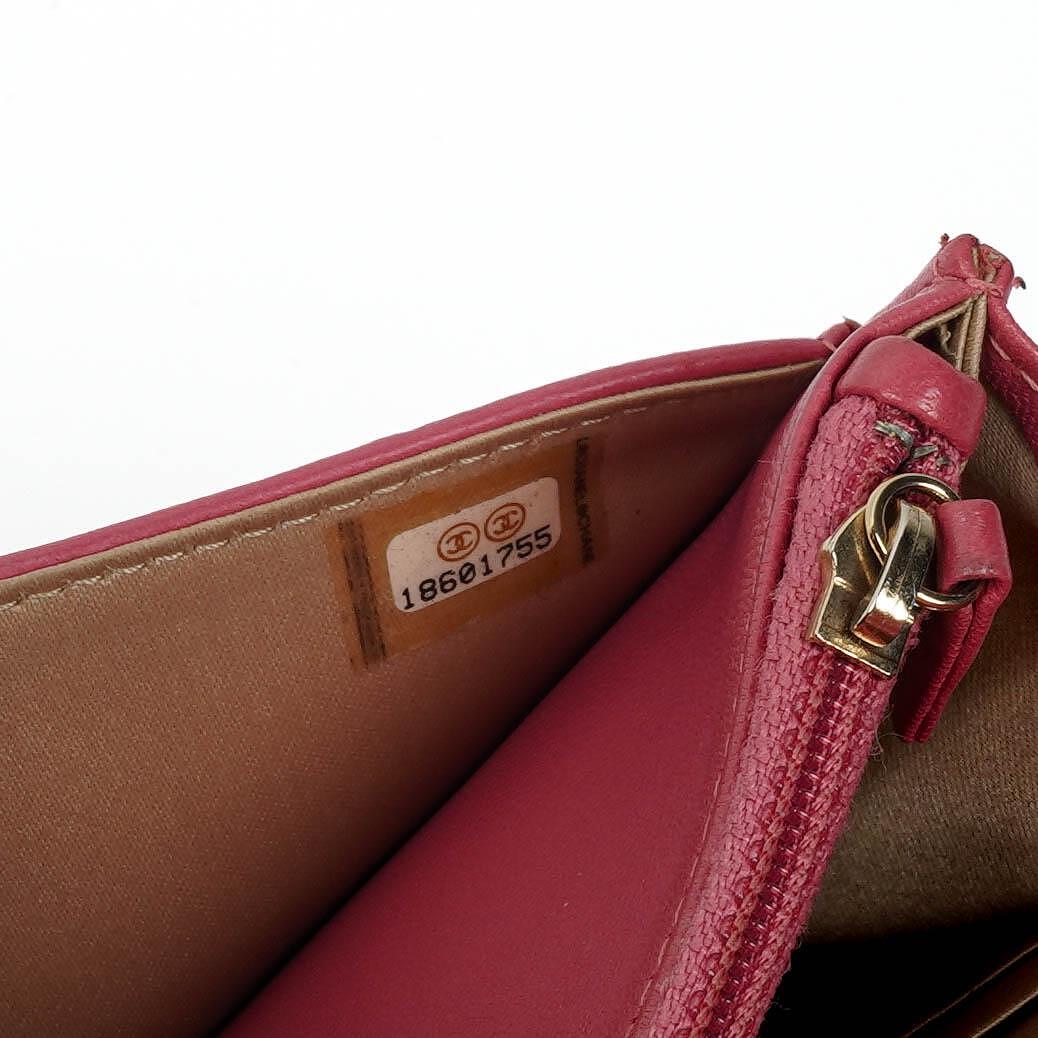 Chanel Camelia Wallet on Chain WOC aus pink geprägtem Lammleder