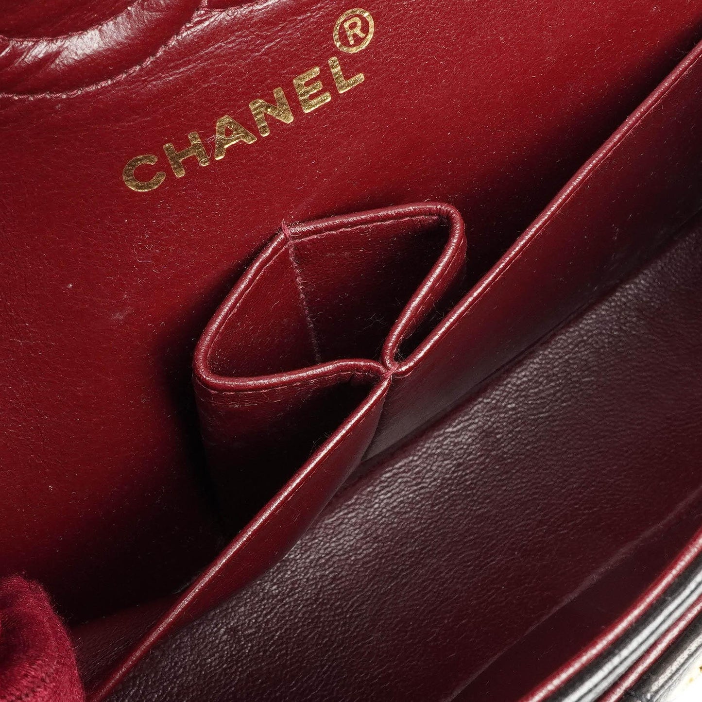 Chanel Classic Vintage Small Doppelklappen Tasche Schwarz gestepptes Lammleder mit 24K Goldplattierten Beschlägen