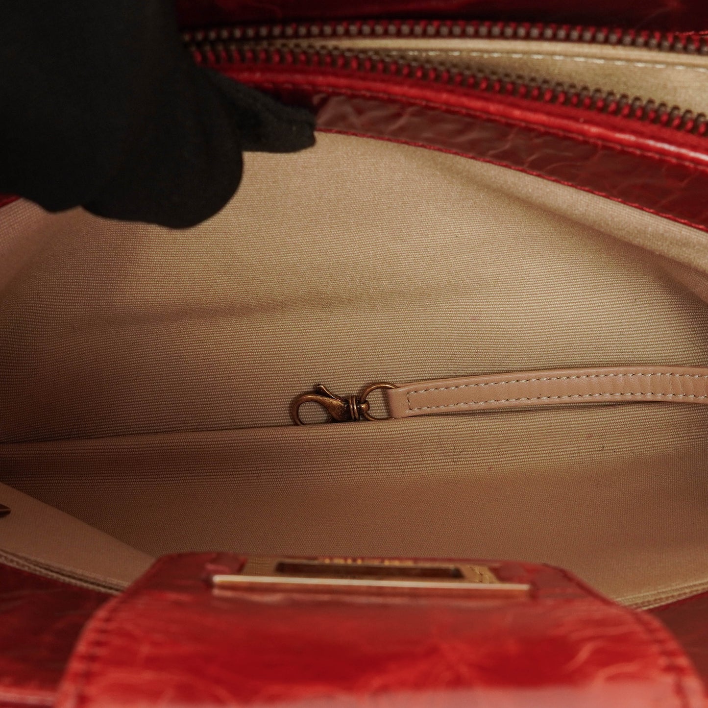 Chanel Reissue Tote Bag aus glänzendem Crackled-Kalbsleder