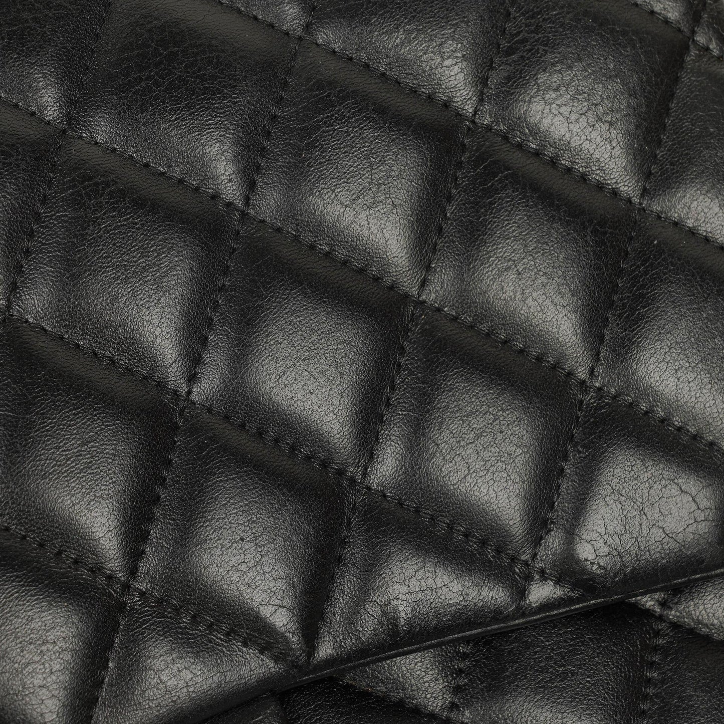 Chanel Jumbo Classic Single Flap Tasche aus schwarzem gestepptem Lammleder mit goldfarbenen Beschlägen