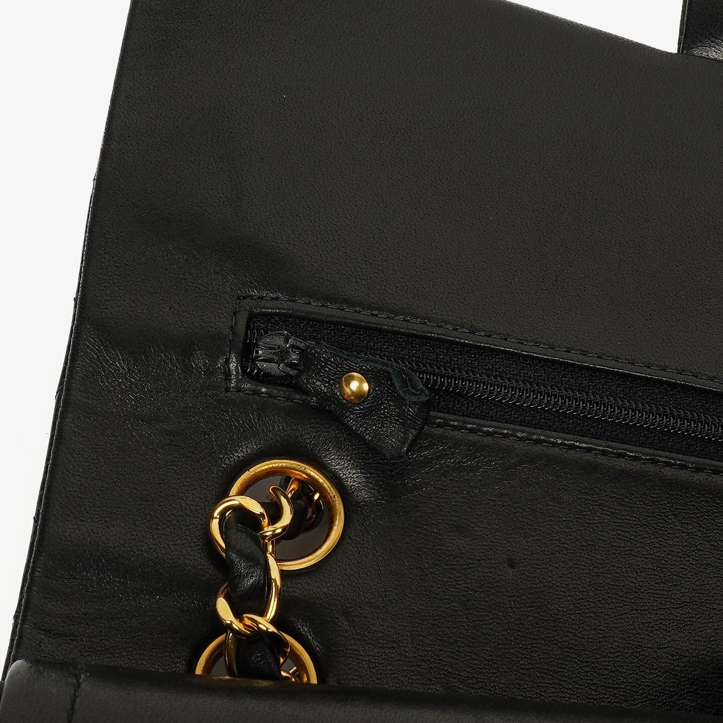 Chanel Medium Classic Vintage Double Flap Tasche aus schwarzem gestepptem Lammleder mit 24K vergoldeter Hardware