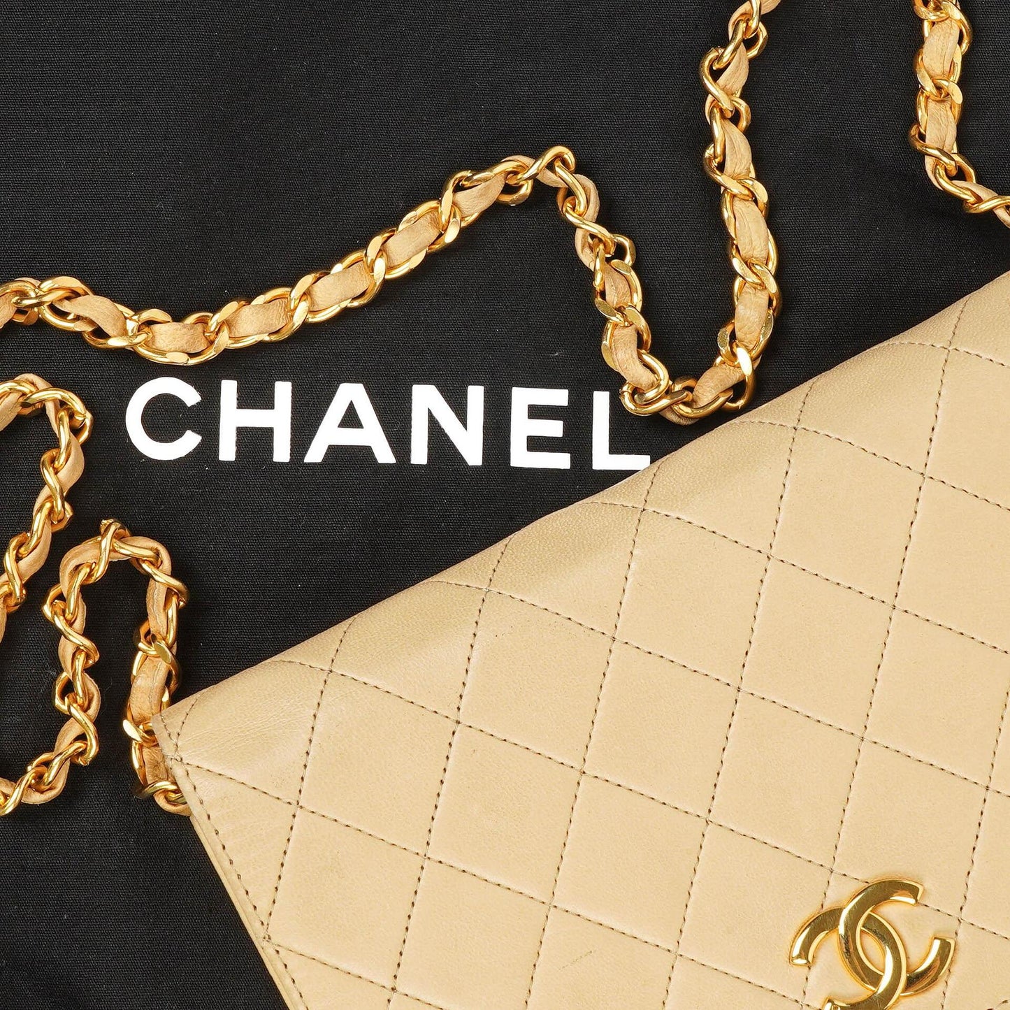 Chanel Mini Classic WOC Full Flap Geldbörse mit Kette aus beigem gestepptem Lammleder mit 24K vergoldeter Hardware
