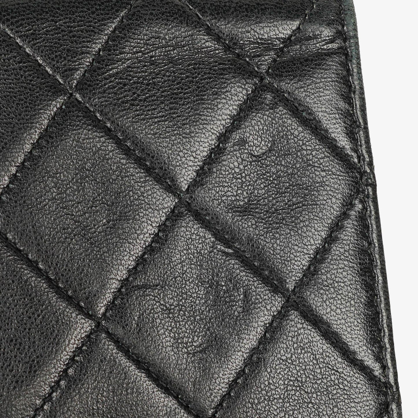 Chanel Mini Classic Full Flap Wallet on Chain aus schwarzem gestepptem Lammleder mit 24K vergoldeter Hardware