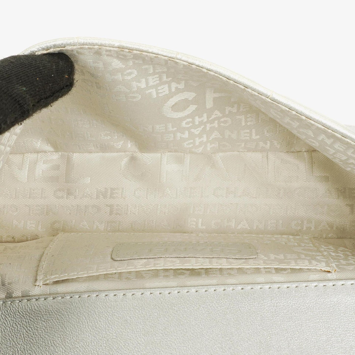 Chanel Mini Rectangular Single Flap Tasche Blume aus metallic-silbernem gestepptem Lammleder mit silberfarbenen Beschlägen