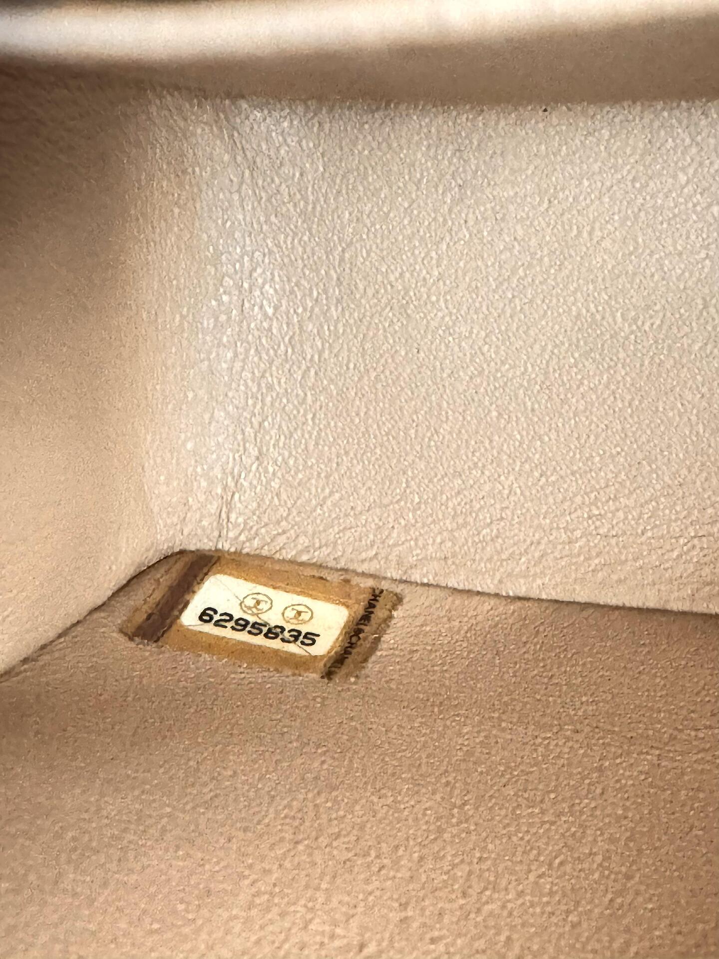 Chanel Mini Square Classic Flap Bag aus beigem gestepptem Lammleder mit silberfarbener Hardware