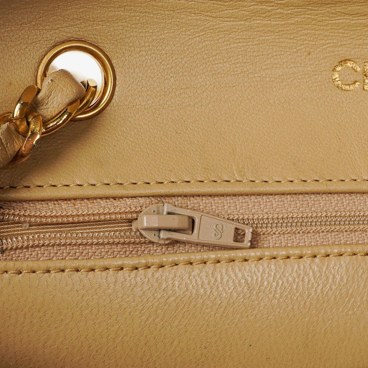 Chanel Small Envelope Maxi CC Logo Flap Bag aus beigem gestepptem Lammleder mit 24K vergoldeter Hardware