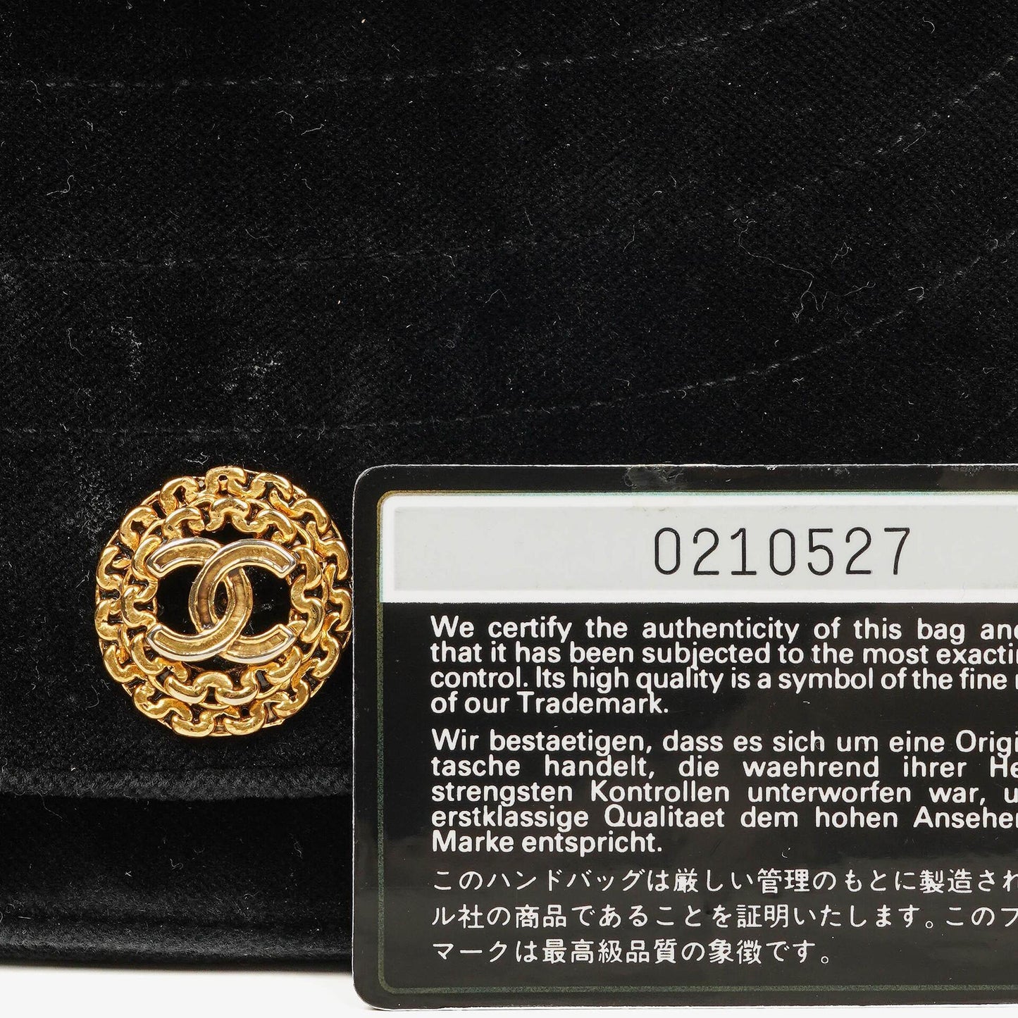 Chanel Small Half Moon Klappentasche aus schwarzem Samt