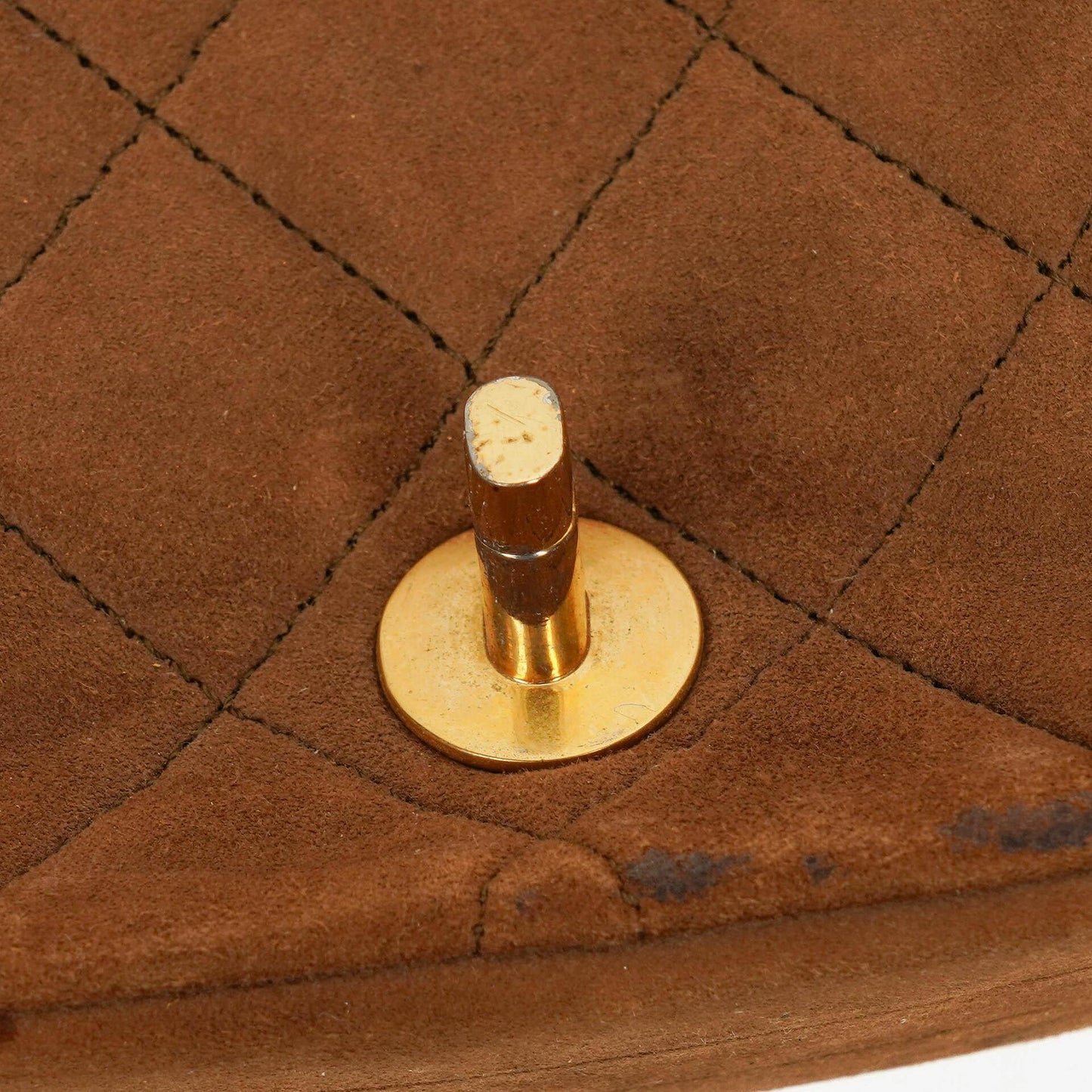Chanel Half Moon Full Flap Tasche aus gestepptem Wildleder
