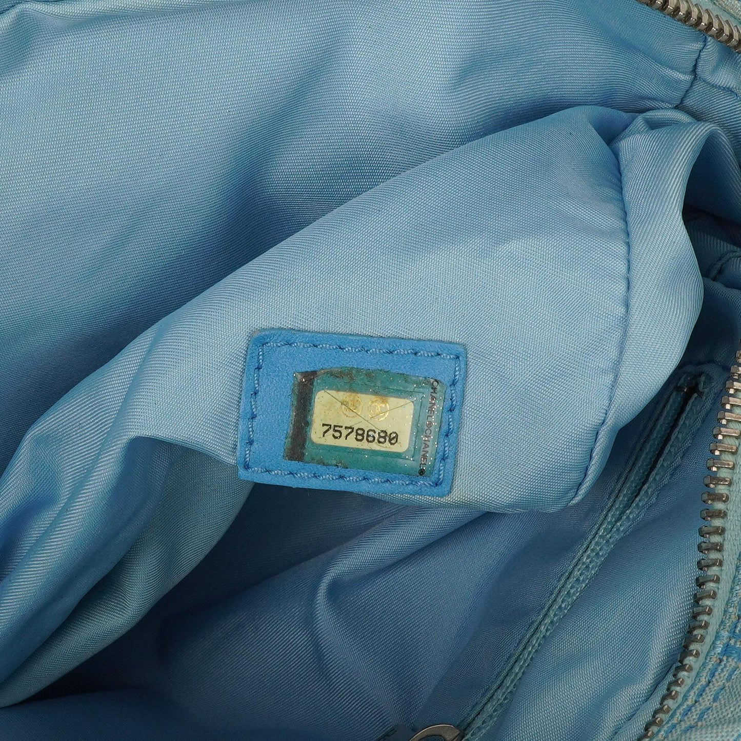 Chanel Travel Line Tasche aus hellblauem Nylon mit CC-Logo