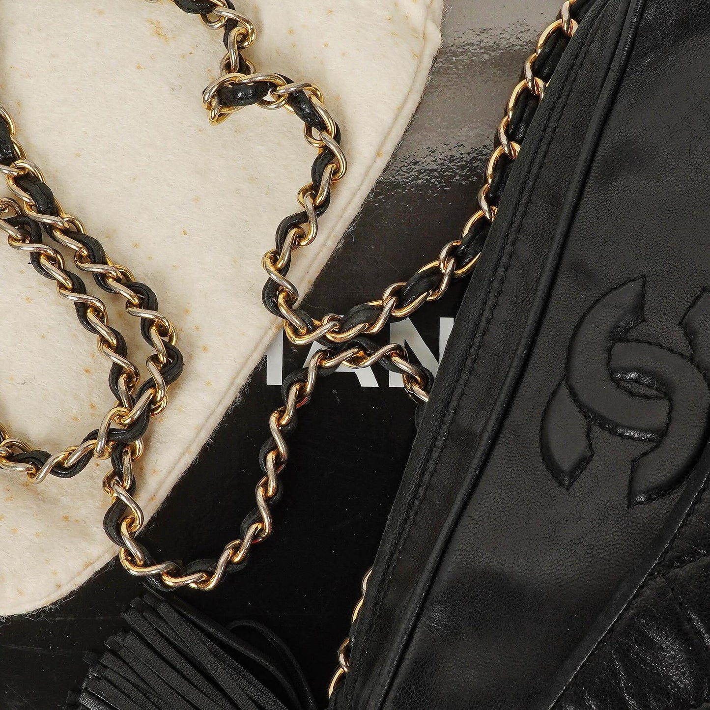 Chanel Vintage Kamera Quaste Tasche CC Front Pocket Schwarze Gequiltete Lammleder