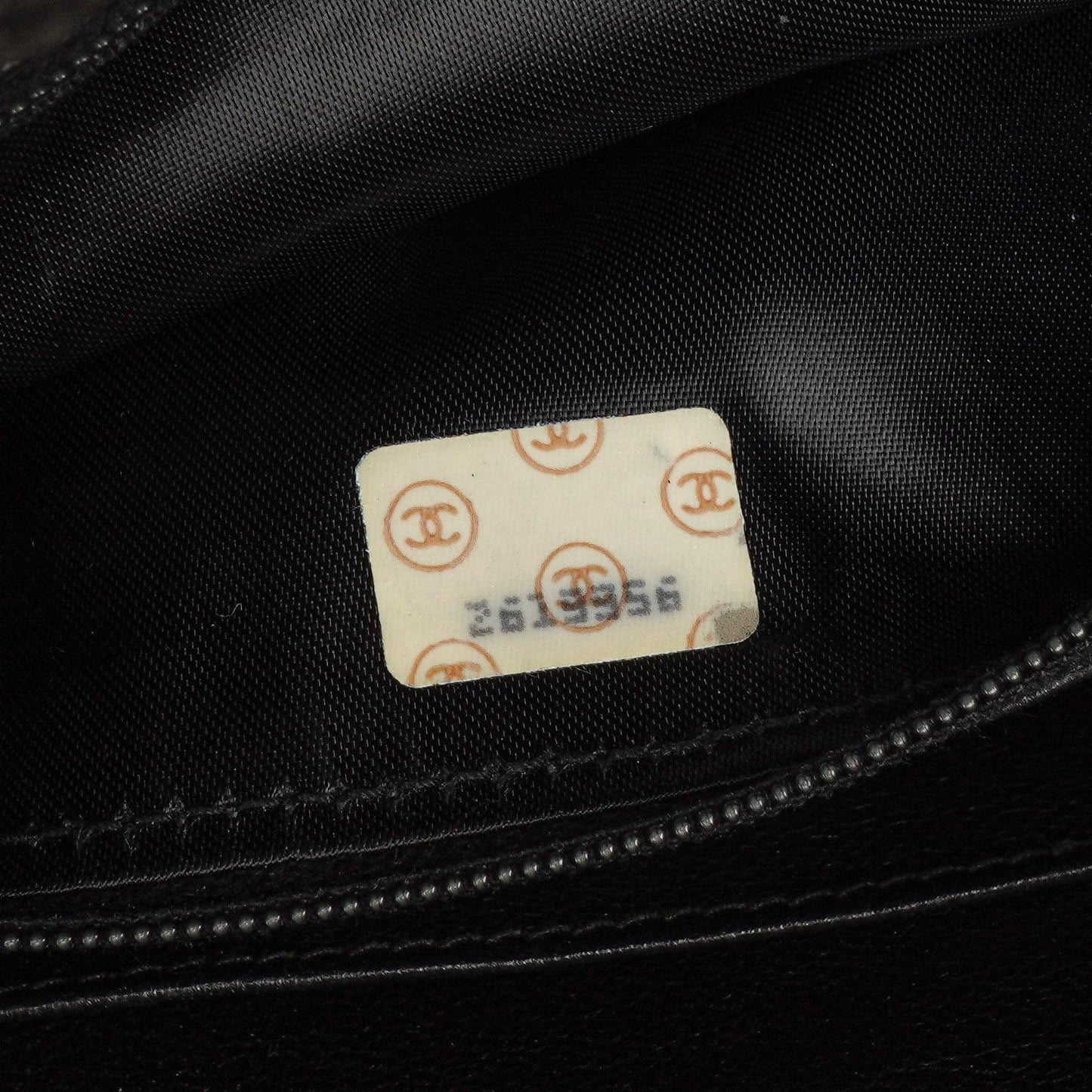 Chanel Vintage Camera Tassel Medium Umhängetasche aus schwarzem gestepptem Lammleder mit CC-Fronttasche, 1991-1994