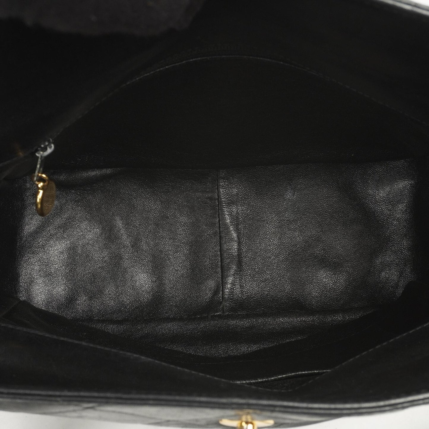Chanel Vintage CC Drehverschluss Box Tasche Schwarz Gepolstertes Lammleder 24K vergoldete Hardware