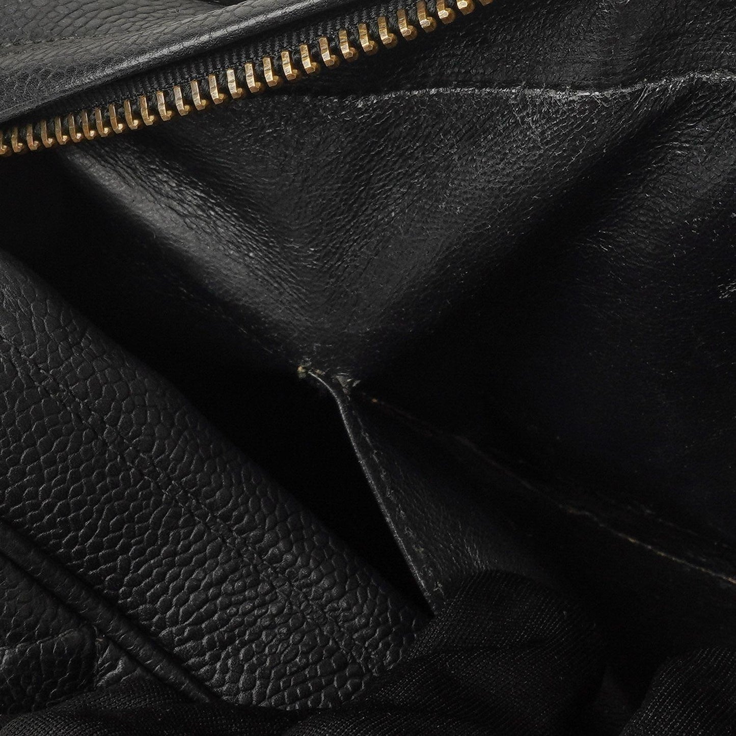 Chanel Vintage Large Camera Tassel Bag aus schwarzem gestepptem Caviar-Leder