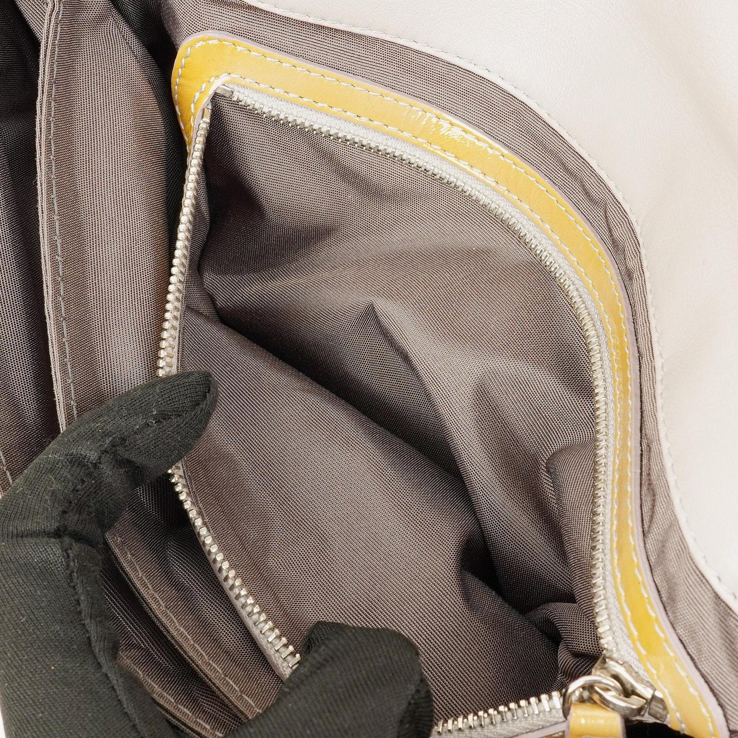 Christian Dior Miss Dior Cannage Schultertasche aus Lackleder