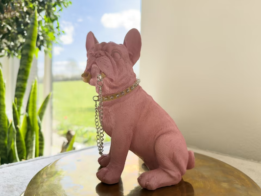 Stylische Bulldoggen-Figur in Pink – Mit Glitzerhalsband & Kette